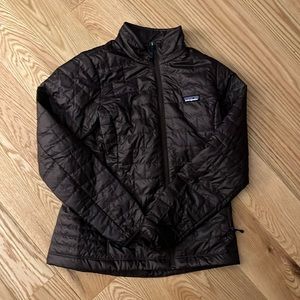 Women’s Patagonia Nano puff jacket in obsidian plum NEW WITH TAGS